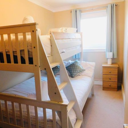 Beautiful 3 Bedroom Apt, Mins From Glasgow Airport, M8 & Sec Paisley Esterno foto