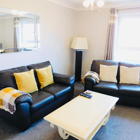 Beautiful 3 Bedroom Apt, Mins From Glasgow Airport, M8 & Sec Paisley Esterno foto